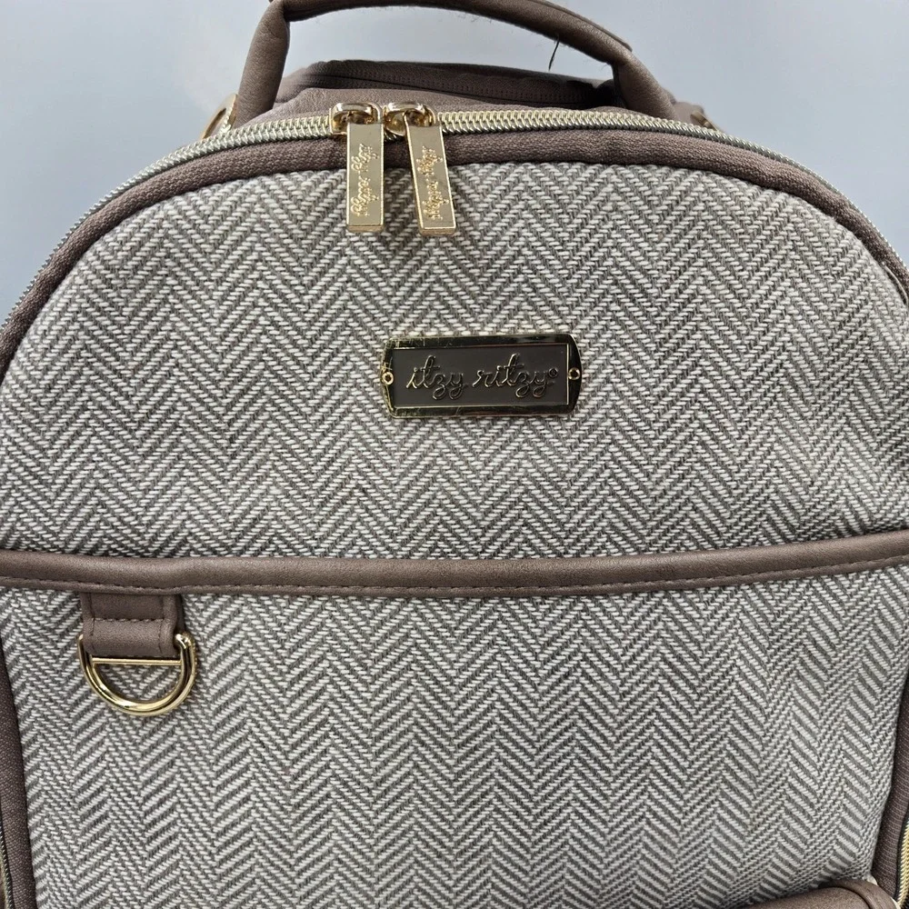 Itzy Ritzy Boss Plus Backpack Diaper Bag Tan Herringbone Gold Hardware Excellent